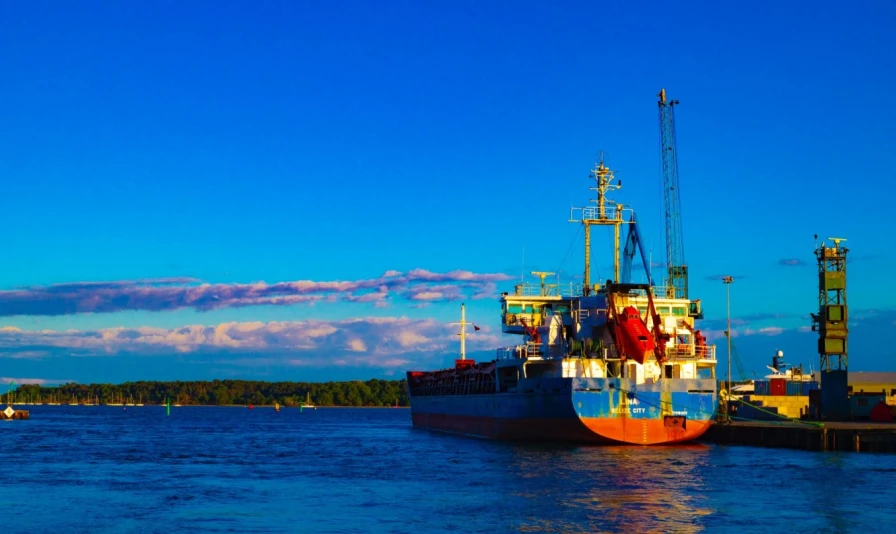 Marine Consultant Preparation Docking & Control Docking 1 tessa_blanshard_phibbs_ytsyiutm1du_unsplash